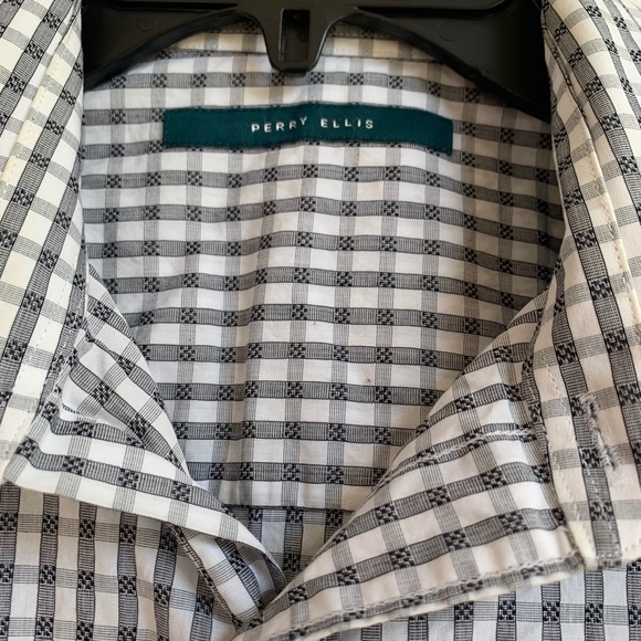 Two Men's Long Sleeve Shirts - Picture 7 of 10